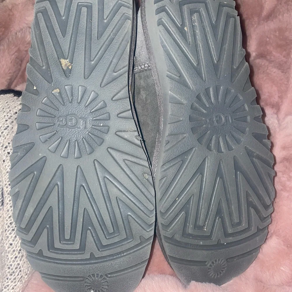 Ugg gray boots size 8 great condition - Picture 5 of 5